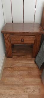 2 houten robuuste nachtkastjes, Ophalen, Gebruikt, Hout