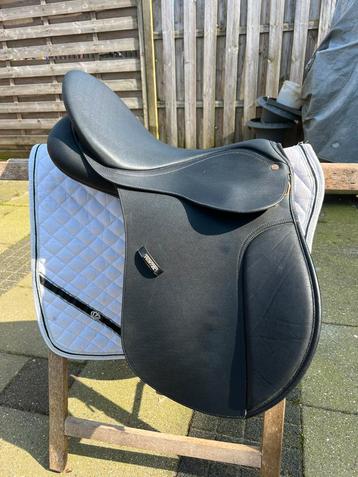 Wintec 250 veelzijdigheidszadel 17 inch beschikbaar voor biedingen