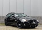 BMW 3-Serie | 18inch velg | 2.0 318 I Touring AUT 2010 Zwart, Auto's, BMW, Te koop, Geïmporteerd, Elektrische ramen, 5 stoelen