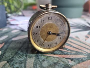 Zenith antieke reiswekker beschikbaar voor biedingen