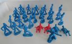 29 Plastic Cowboys Indianen Koetsiers. Hoogte 6,5 cm., Figuur of Figuren, Zo goed als nieuw, Groter dan 1:35, Verzenden