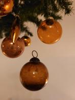 Kerstballen decoratie kerstgroen aan caroussel, Ophalen