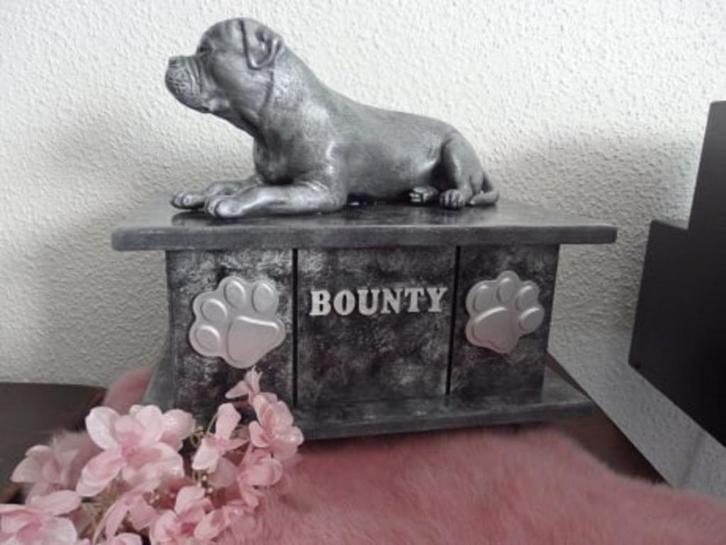 Amerikaanse Bulldog hondenbeeld op urn als set handgemaakt, Dieren en Toebehoren, Honden-accessoires, Nieuw, Ophalen of Verzenden