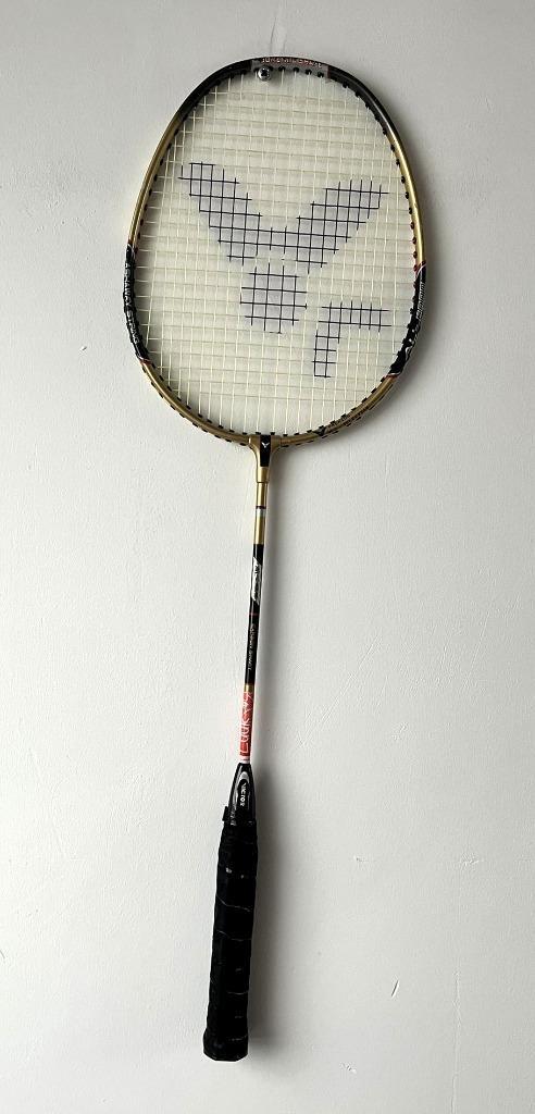 Victor Jetspeed S10C badminton racket +Carlton bescherm hoes, Sport en Fitness, Badminton, Gebruikt, Racket(s), Ophalen of Verzenden