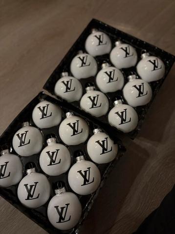 Kerstballen louis vuitton laatste doos beschikbaar voor biedingen