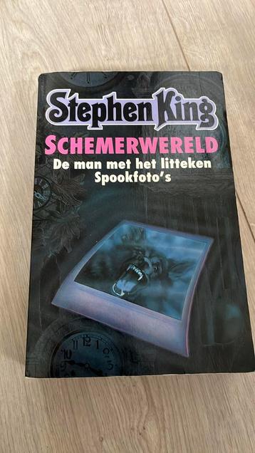 Stephen King - Schemerwereld - De man met het litteken beschikbaar voor biedingen