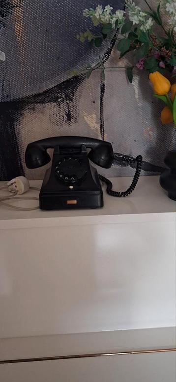 Oude Telefoon met Draaischijf - Vintage Decoratie beschikbaar voor biedingen