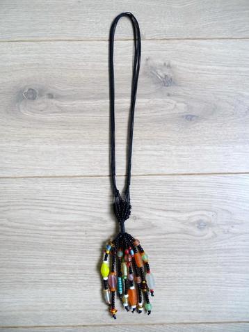  Ketting met verschillende gekleurde glazen kralen beschikbaar voor biedingen