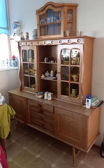 2 vintage eiken kasten, nette staat beschikbaar voor biedingen