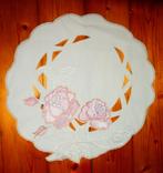 kleedje - Kl78 rond brocante kleedje met rose bloem ø 29 cm, Antiek en Kunst, Curiosa en Brocante, Ophalen of Verzenden