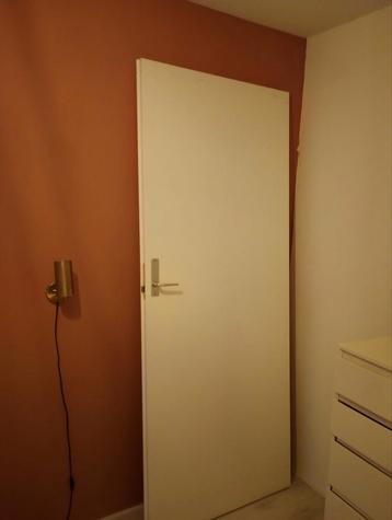 Grote witte deur 2,25 (woonkamer / slaapkamer) beschikbaar voor biedingen
