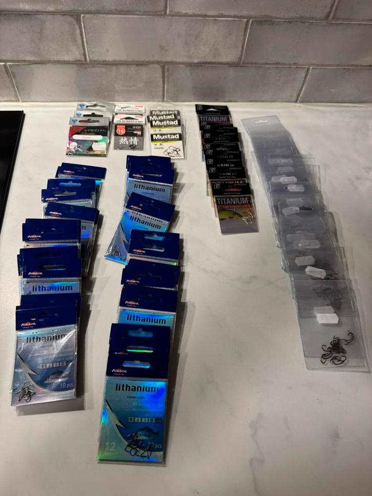 80 verpakkingen feeder , karperput of method haken, Watersport en Boten, Hengelsport | Witvissen, Nieuw, Haak, Ophalen of Verzenden