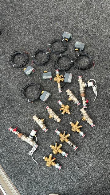 servomotoren, regelventielen, thermische actuators (Danfoss) beschikbaar voor biedingen