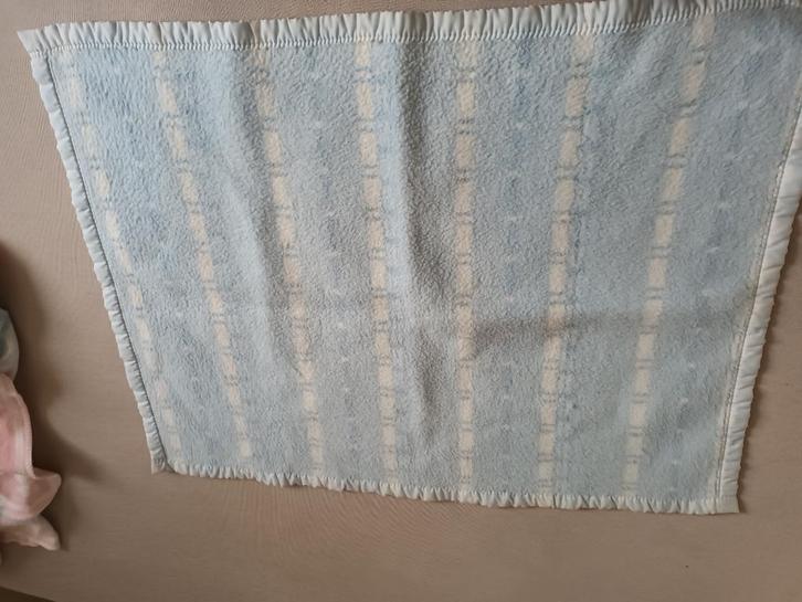 Blauwe dralon deken kinderdeken ledikant wieg 102-76cm., Kinderen en Baby's, Dekens, Slaapzakjes en Inbakerproducten, Zo goed als nieuw