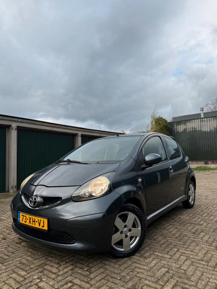 Toyota Aygo 1.0 12V VVT-i 5DRS/NIEUWE KOPPELING/NIEUWE APK, Auto's, Toyota, Particulier, Aygo, ABS, Airbags, Airconditioning, Alarm