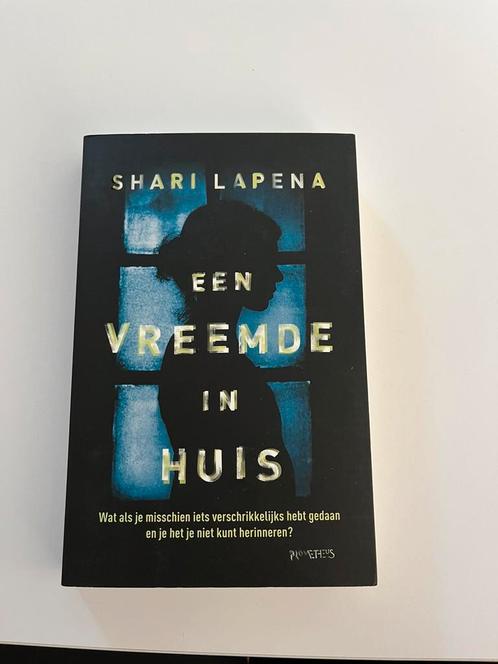 Shari Lapena - Een vreemde in huis, Boeken, Thrillers, Gelezen, Nederland, Ophalen of Verzenden