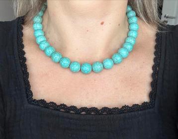 Turquoise collier beschikbaar voor biedingen