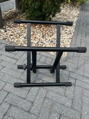 Quiklok BS-319 versterker standaard beschikbaar voor biedingen