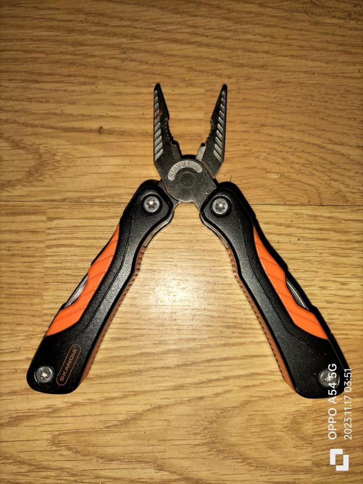 Skandia Multitool - Plooibaar Gereedschap, Doe-het-zelf en Verbouw, Gereedschap | Handgereedschap, Gebruikt, Ophalen of Verzenden