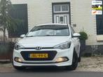 Hyundai I20 1.2 HP i-Motion Premium|Stoel-stuurverwarming|, Auto's, Gebruikt, Wit, Bedrijf, Handgeschakeld