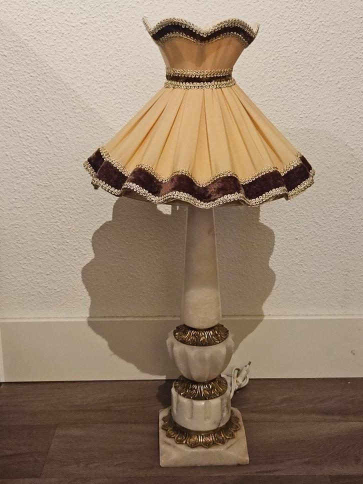 Vintage Tafellamp - Albast & Messing Voet - Geplooide Kap, Antiek en Kunst, Antiek | Lampen, Ophalen