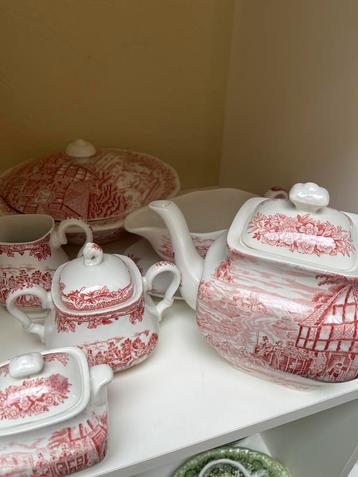 Engels servies  beschikbaar voor biedingen
