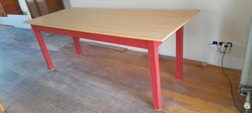 Tafel die over verwarming kan  beschikbaar voor biedingen