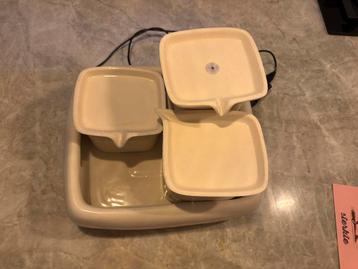 Drinkbak voor kat beschikbaar voor biedingen