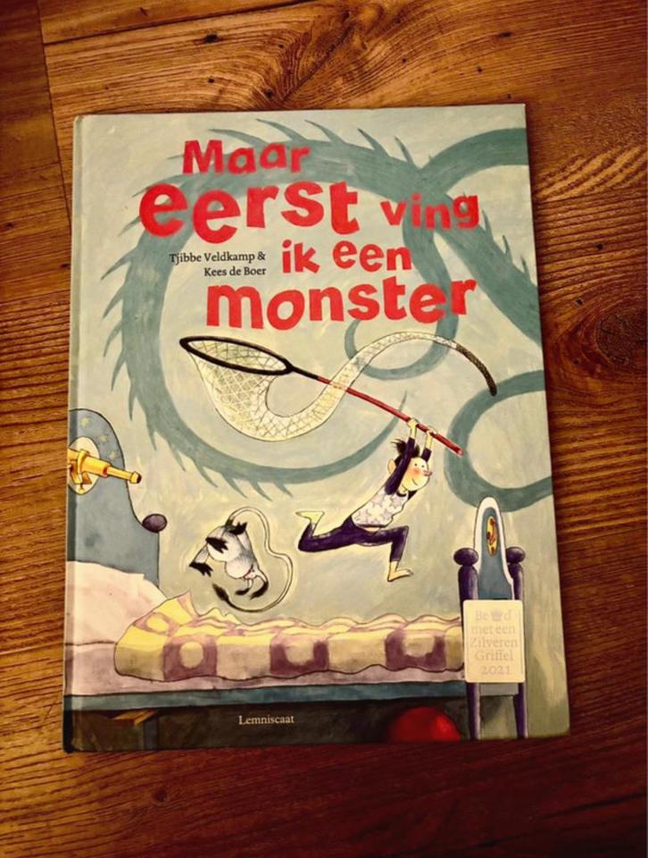 Maar eerst ving ik een monster - Zilveren Griffel 2021, Boeken, Kinderboeken | Baby's en Peuters, Zo goed als nieuw, 2 tot 3 jaar