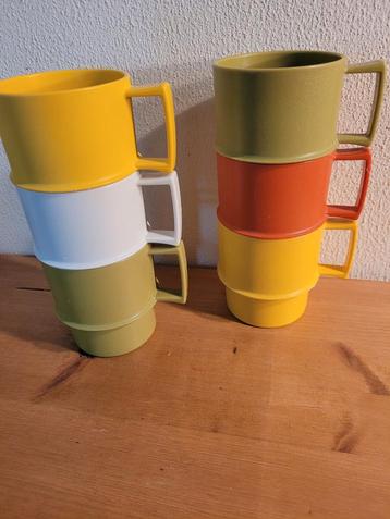 6 vintage Tupperware bekers mokken stapelbekers beker mok beschikbaar voor biedingen