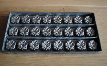 3 Oude chocolademallen / bonbonmallen beschikbaar voor biedingen