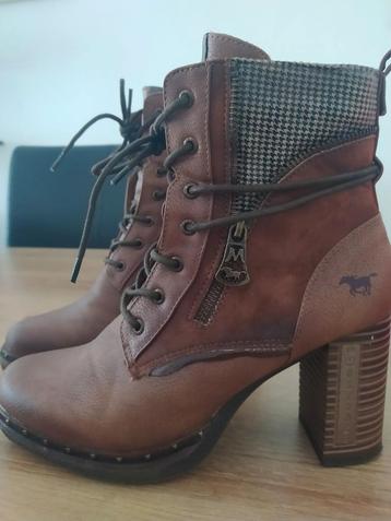 Mustang leren enkellaarsjes maat 40 beschikbaar voor biedingen