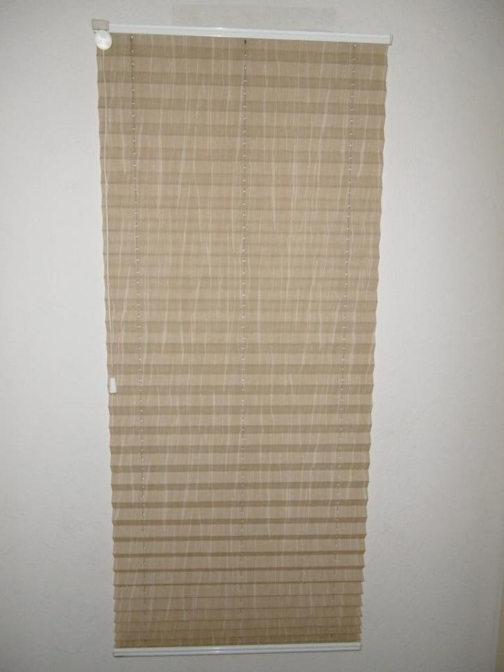 2 keurige vouwgordijntjes. In de kleur crème/beige, Huis en Inrichting, Stoffering | Gordijnen en Lamellen, Gebruikt, Minder dan 100 cm