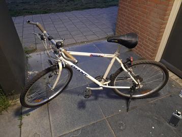Mountainbike wit gaint boulder 510 zgan beschikbaar voor biedingen