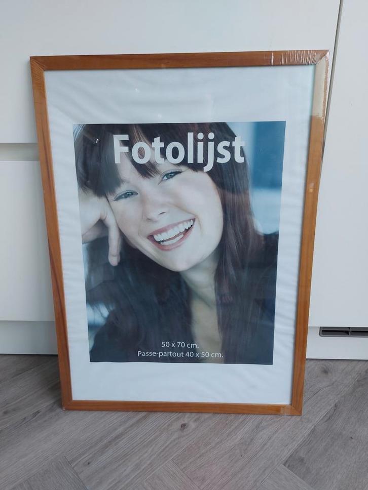 Nette fotolijst met pas-partout, Huis en Inrichting, Woonaccessoires | Lijsten, Nieuw, 50 tot 75 cm, 50 tot 75 cm, Hout, Ophalen