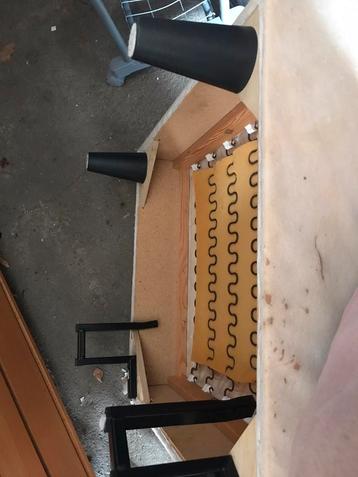 Hocker 80-80 cm beschikbaar voor biedingen