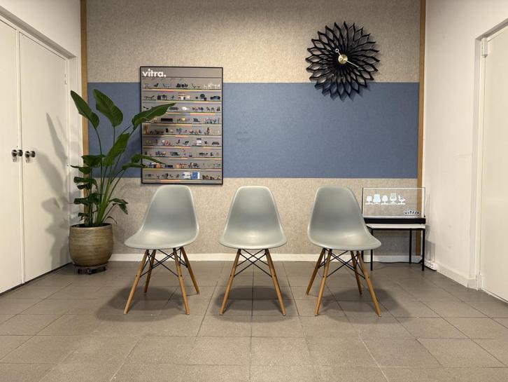 Vitra | Eames | DSW | Light Grey – Maple Gold onderstel | 1x, Huis en Inrichting, Stoelen, Gebruikt, Drie, Hout, Kunststof, Metaal