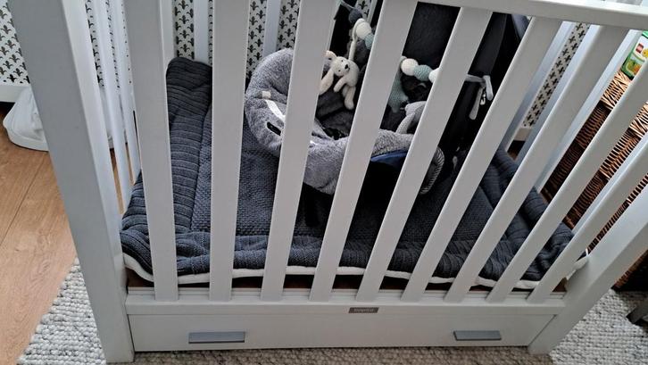 Bopita Brent box met lade wit incl boxkleed muziek mobiel, Kinderen en Baby's, Boxen, Zo goed als nieuw, Boxkleed, Lade, Ophalen of Verzenden