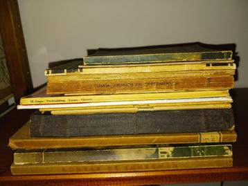kleine collectie boeken thema "Oorlog" beschikbaar voor biedingen