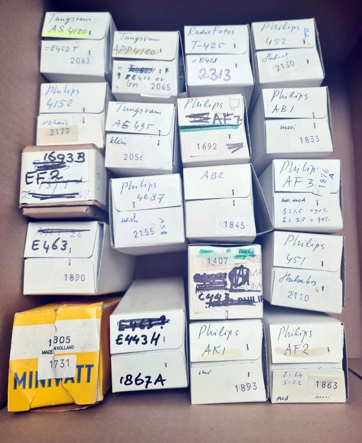 Doos met 20 radiobuizen 1930-1945, Antiek en Kunst, Antiek | Tv's en Audio, Ophalen of Verzenden