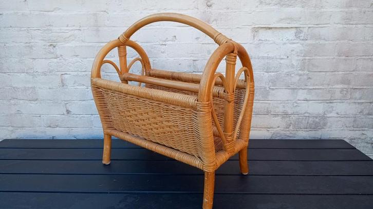 Vintage Rotan Krantenbak/Lectuurbak, Huis en Inrichting, Woonaccessoires | Krantenbakken en Lectuurbakken, Gebruikt, Ophalen of Verzenden