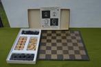 Vintage schaakbord met schaakstukken en damschijven Jumbo, Hobby en Vrije tijd, Gezelschapsspellen | Bordspellen, Een of twee spelers
