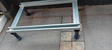 Keukenkast onderstel met stelpootjes. 60x37 beschikbaar voor biedingen