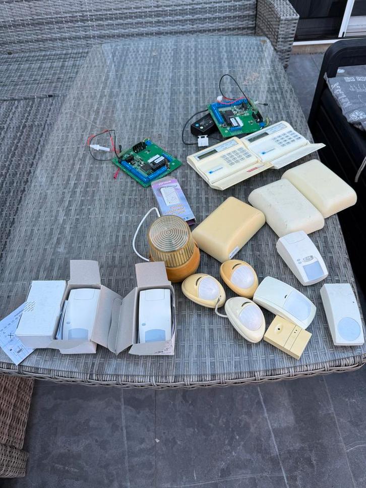 Diverse Alarm Spullen - Alles in 1 Koop, Doe-het-zelf en Verbouw, Alarmsystemen, Gebruikt, Compleet systeem, Beweging, Draadloos