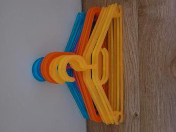 Kledinghangers 12 stuks €5 beschikbaar voor biedingen