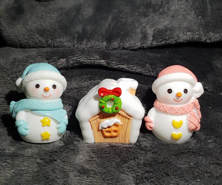 Kerst decoratie setje - sneeuwpopjes + huisje, Verzamelen, Poppetjes en Figuurtjes, Zo goed als nieuw, Ophalen of Verzenden