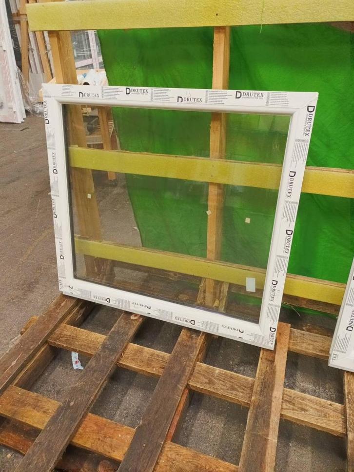 Kunststof Vast kozijn  b102 x h92,4 cm -2114-, Doe-het-zelf en Verbouw, Kozijnen en Schuifpuien, Zo goed als nieuw, Raamkozijn
