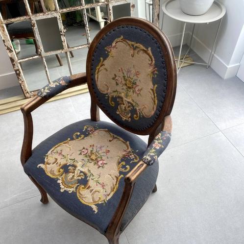 Antique, vintage geborduurde stoel voor restauratieproject, Antiek en Kunst, Antiek | Meubels | Stoelen en Banken, Ophalen