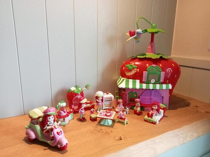 Strawberry Shortcake Huis en Koffertje met veel accessoires, Kinderen en Baby's, Speelgoed | Poppen, Zo goed als nieuw, Overige typen