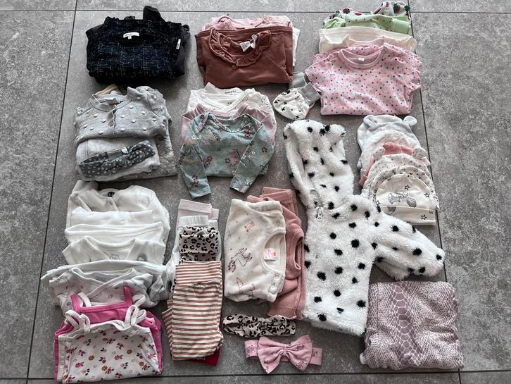 Kledingpakket maat 56 meisje 44 stuks, Kinderen en Baby's, Babykleding | Baby-kledingpakketten, Zo goed als nieuw, Maat 56, Ophalen of Verzenden